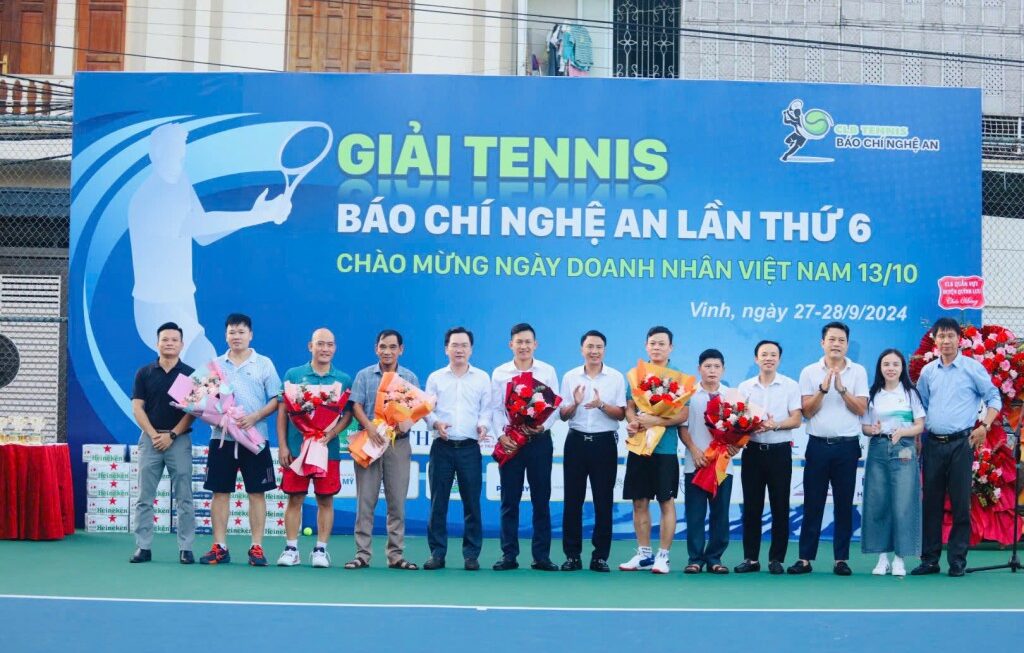 tiso tructuyen 
Gần 300 vận động viên tham dự Giải Tennis Báo chí Nghệ An