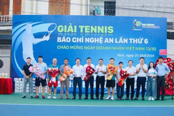 tiso tructuyen 
Gần 300 vận động viên tham dự Giải Tennis Báo chí Nghệ An